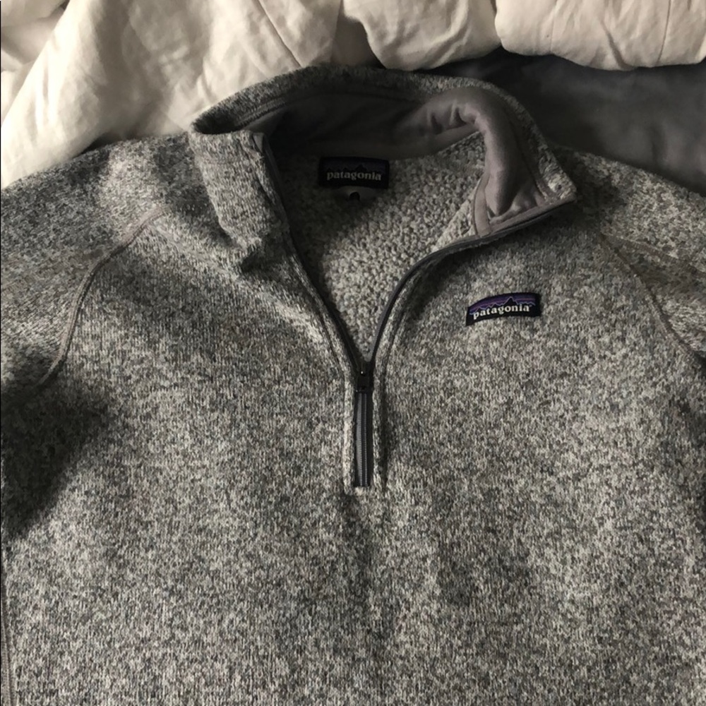 Patagonia Women’s grey sweatshirt